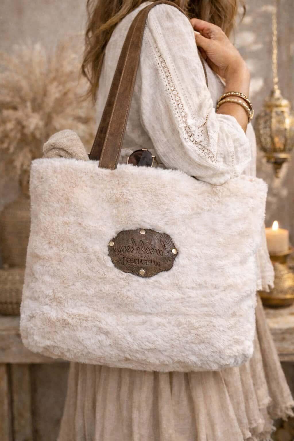 Cabas Premium Écru – Fausse Fourrure & Intérieur Velours (45x30×15)